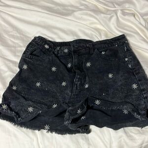 Art Class Black Flower Daisy Print Shorts